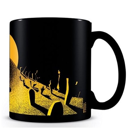 17926-TAZA TERMICA ESCENA DEL CEMENTERIO 315 ML PYRAMID INTERNATIONAL REDSTRING SCMG24622