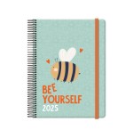 18363-AGENDA 2025 CUTE DIA PAGINA 15 X 21 CM MODELO BEE CON 4 HOJAS DE PEGATINAS DOHE 12905- 25