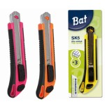 2497-CUTER ERGONOMICO ANTIDESLIZANTE + 3 CUCHILLAS ALTA CALIDAD COLORES SURTIDOS BISMARK 312209 (CUTTER)