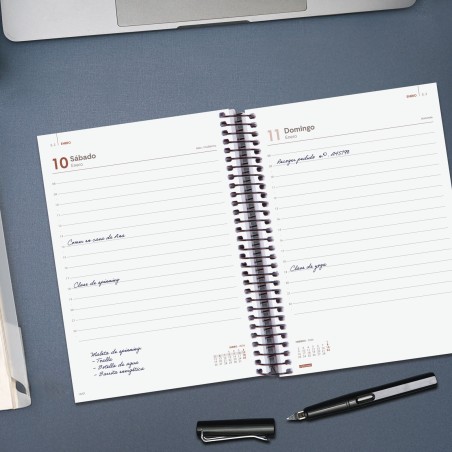 30452-AGENDA 2026 BASIC OPAQUE E10 155X212MM DIA PAGINA BURDEOS FINOCAM 742917426