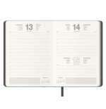 34356-AGENDA 2026 MANHATTAN DIA PAGINA 14 X 20 CM. COLOR VERDE 12869 - 26